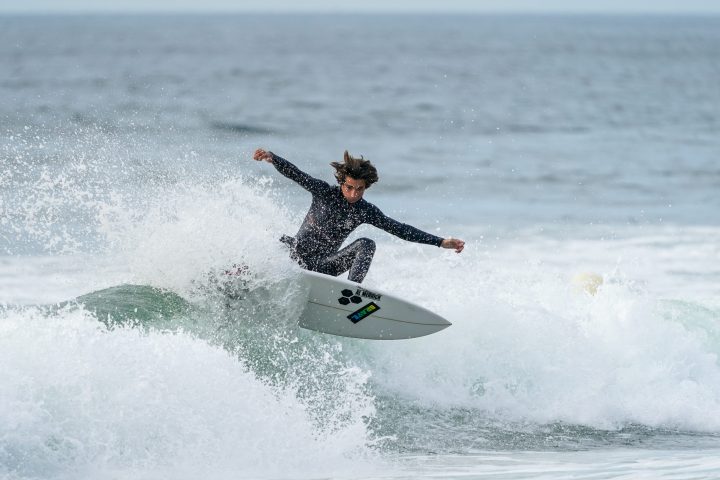 a man riding a wave on a surfboard in the ocean