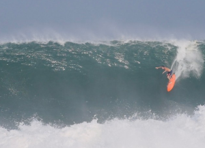 a man riding a wave on a surfboard in the ocean